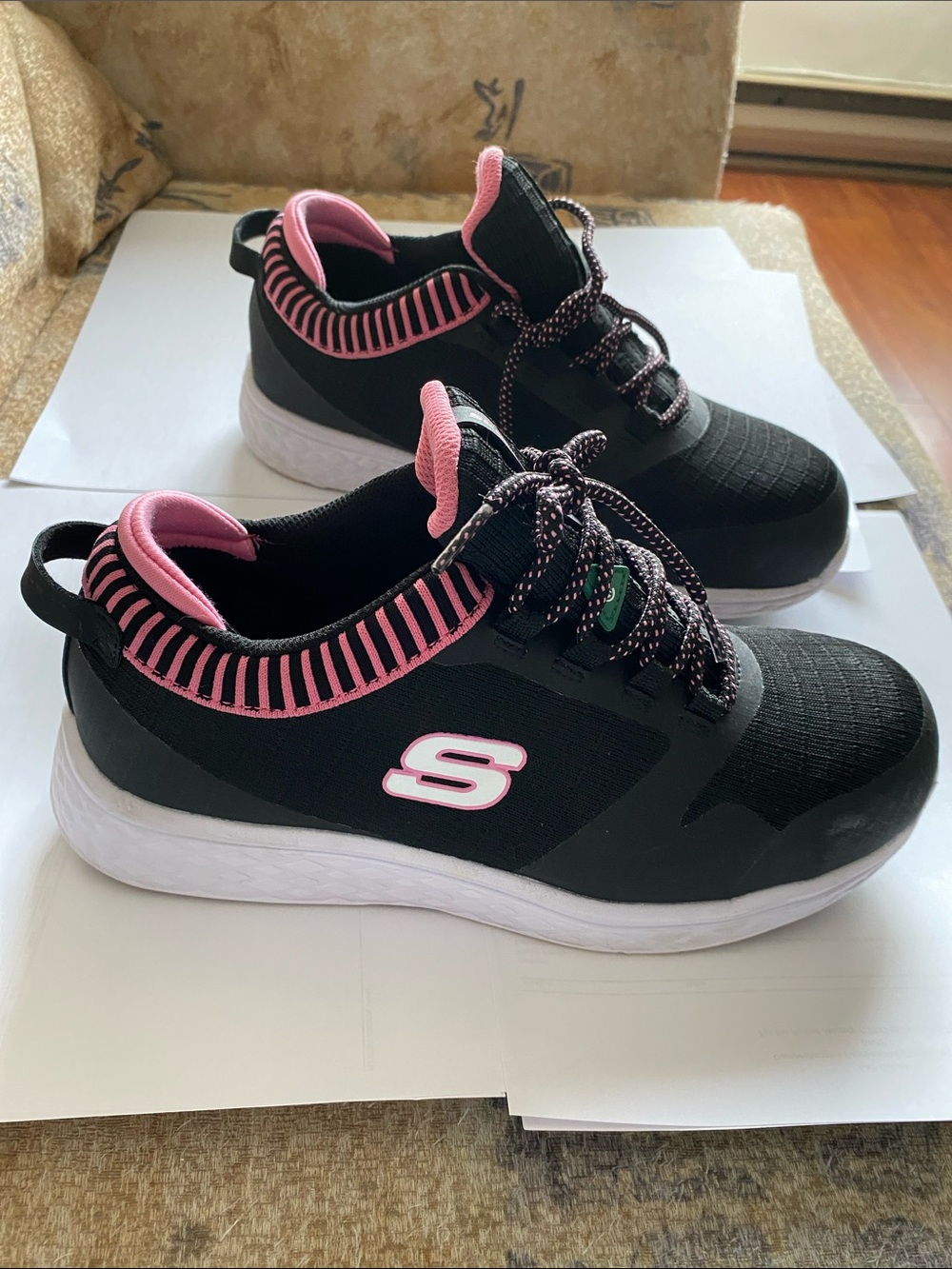 Skechers work shoes  Black and Pink Slip-On Lace Sneakers size 9